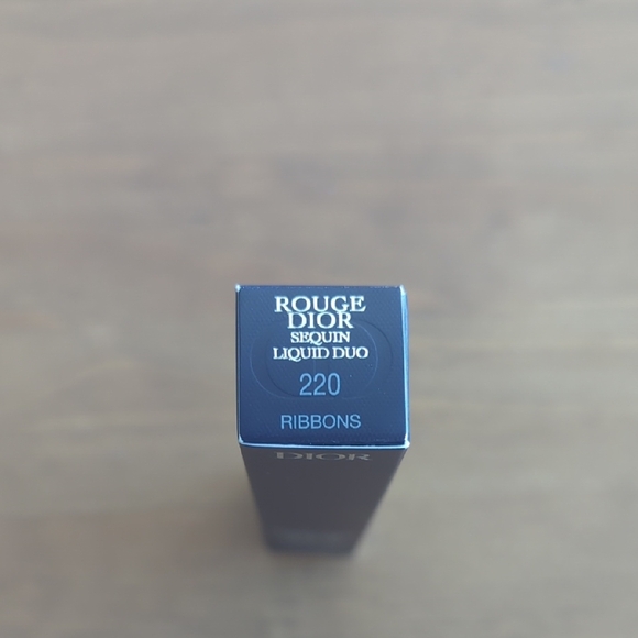 Dior Gold and Nude Lipstick - Picture 4 of 5